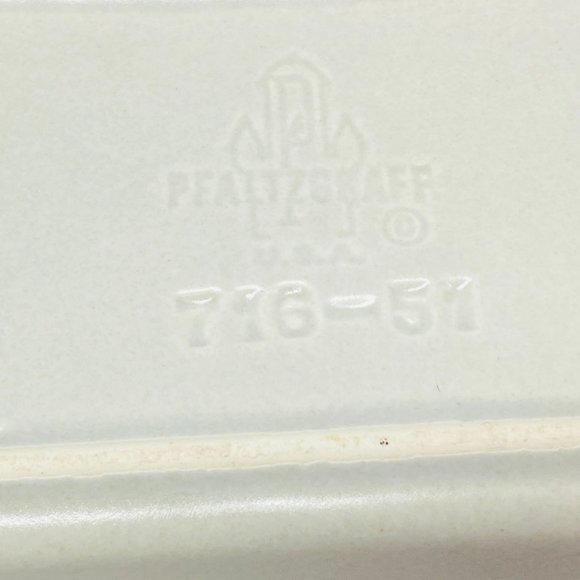 Pfaltzgraff Yorktowne 2 Rectangle Stoneware Cracker Relish Dish Trays 716-51 - Picture 6 of 7